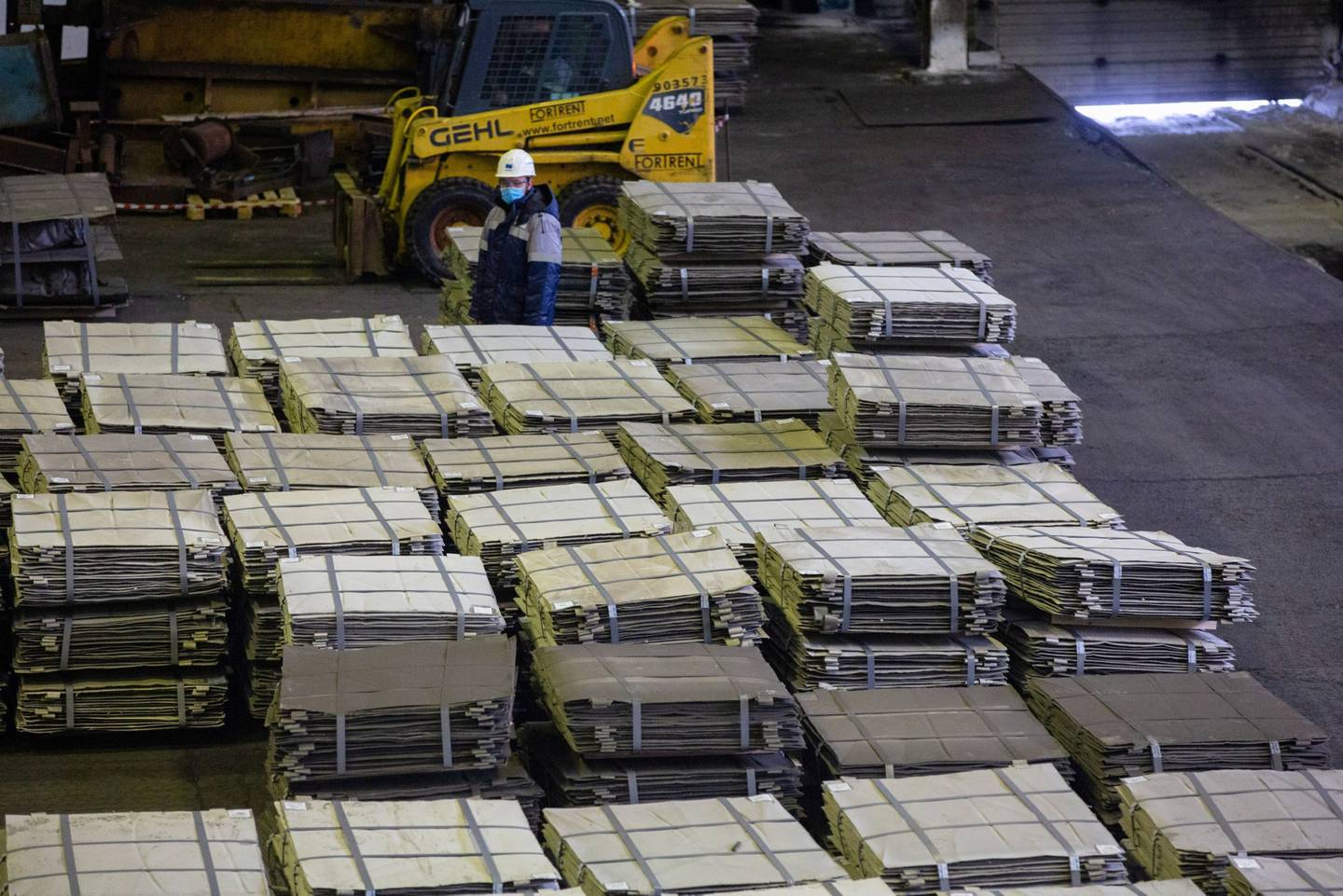 Necessidade do metal para baterias e tensões na Ucrânia (que afetam a Rússia, importante produtor de níquel) desequilibram mercado