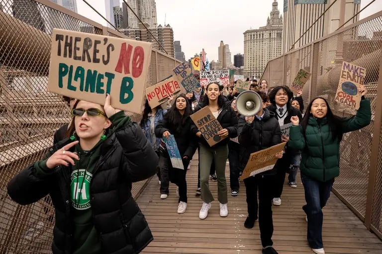 Jóvenes manifestantes durante una huelga climática global en Nueva York en marzo pasado. Fotógrafo: Yuki Iwamura/Bloombergdfd