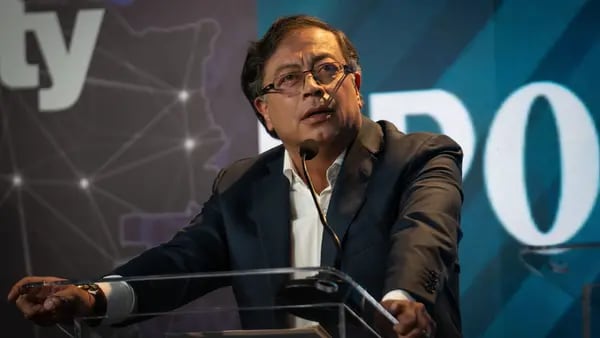 Gustavo Petro inquieta al mercado de bonos previo a elecciones en Colombiadfd
