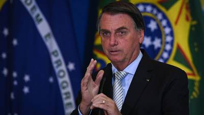 Plan de Bolsonaro de romper límite de gasto golpea a Brasil en mercado de bonosdfd