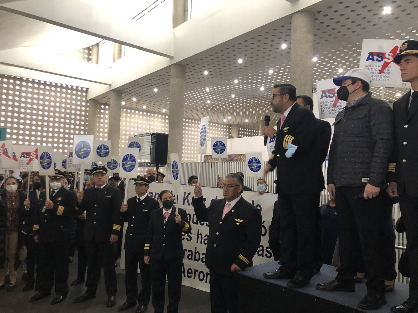 El 10 de octubre de 2022 los pilotos de ASPA de México se manifestaron en la Terminal 2 del AICM en apoyo de los pilotos de Aeromar.