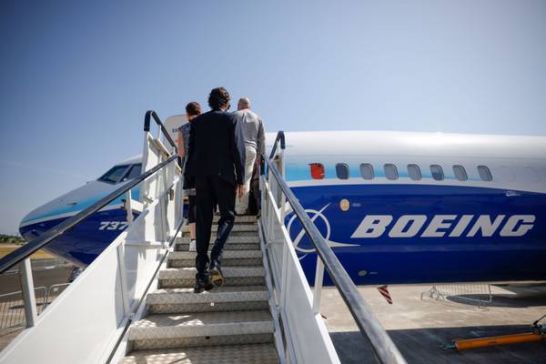 Boeing planea recortar 2.000 empleos: se enfocará en finanzas y recursos humanosdfd