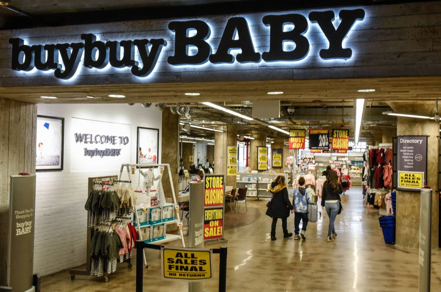 Carteles de cierre de una tienda Buy Buy Baby en el barrio neoyorquino de Brooklyn el 6 de febrero.dfd