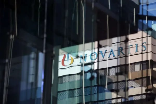 Novartis eleva sus perspectivas y planea recompra de hasta US$15.000 millones en acciones