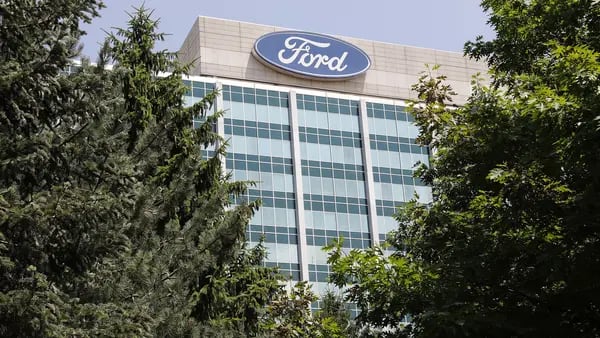 Ford podría recortar hasta 8.000 puestos de trabajo en próximas semanasdfd