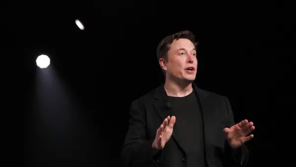 Elon Musk dice que está trabajando todo el día y todos los díasdfd