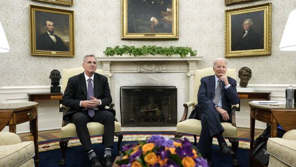 McCarthy salió victorioso del acuerdo por el techo de la deuda; Biden tambiéndfd