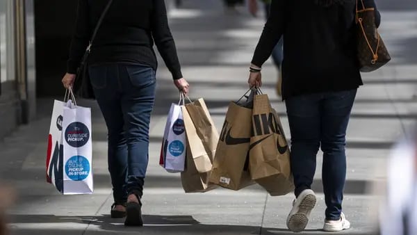 Confianza del consumidor en EE.UU. aumenta por tercer mes consecutivodfd