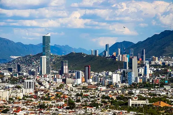 Horizonte de rescacielos de Monterrey, México por Daniel Escobedo (Foto: Creative Commons)