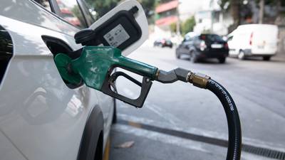 Precio de la gasolina vuelve a bajar en Brasil tras promesa de Bolsonarodfd
