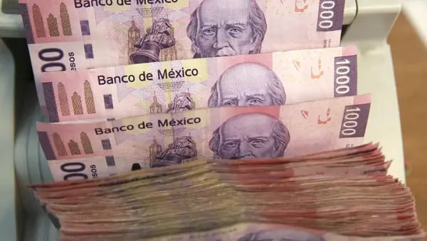 Peso mexicano opera sin rumbo y fluctúa entre los $19 y $18,90 por dólardfd