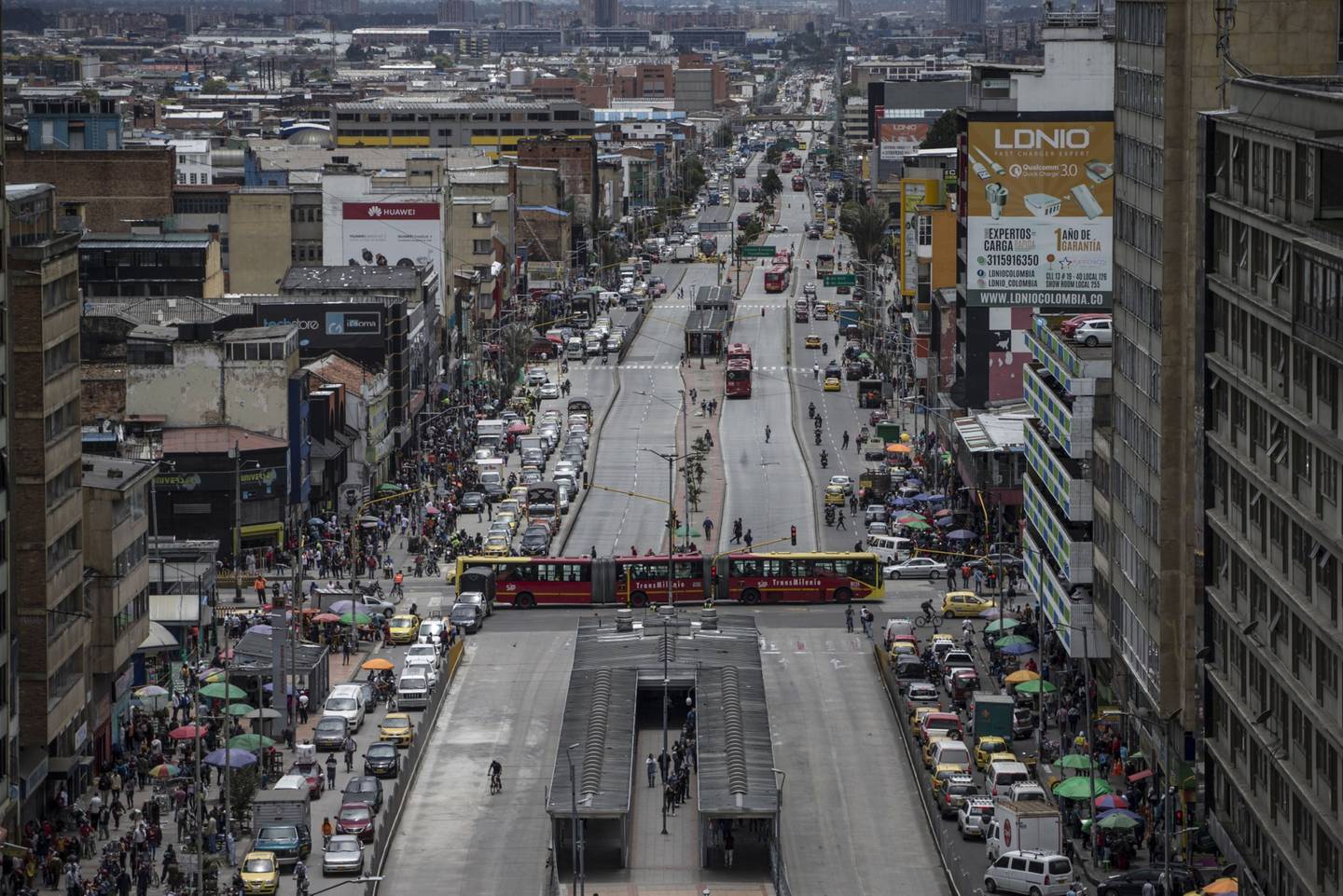 Una calle de la Avenida Jiménez casi vacía en Bogotá, Colombia, el jueves 27 de agosto de 2020.dfd
