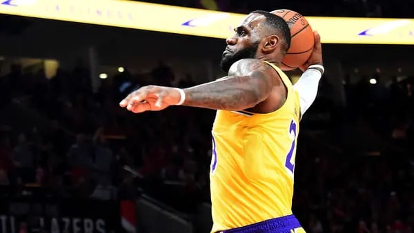 Nike Invests in LeBron James’s Media Venture at $725 Million Valuationdfd
