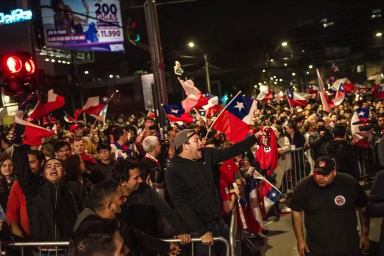 Personas celebran rechazo a propuesta de Constitución el 4 de septiembre de 2022. Fotógrafo: Cristóbal Olivares/Bloombergdfd
