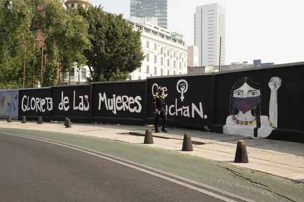 Un mural antes de una protesta en el Día Internacional de la Eliminación de la Violencia contra la Mujer en Ciudad de México, en noviembre de 2021.