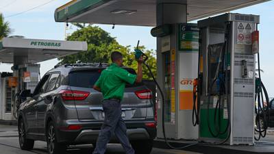 Petrobras anuncia redução de R$ 0,20 no litro do diesel para distribuidorasdfd