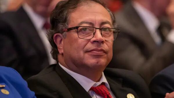 Petro insta al Congreso colombiano a eliminar la tarifa propuesta para las pensionesdfd