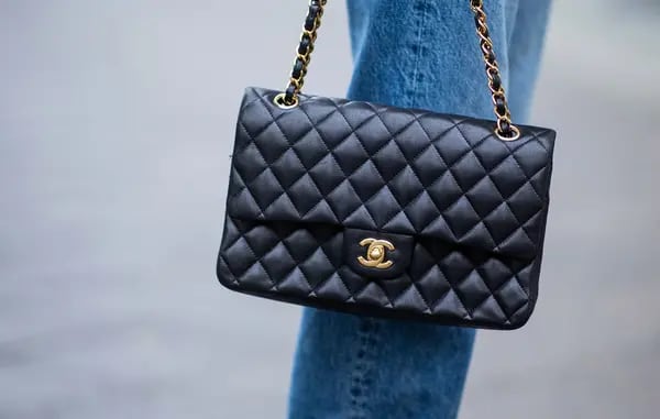 Modelo Sac Classique 11.12 da Chanel superou pela primeira vez a marca dos € 10.000, em sinal de força de mercado para a marca de luxo (Foto: Christian Vierig/Getty Images Europe)