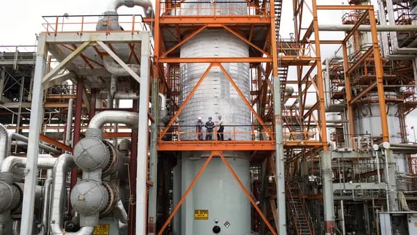 Gobierno de Nuevo León clausura refinería de Pemex en Cadereytadfd