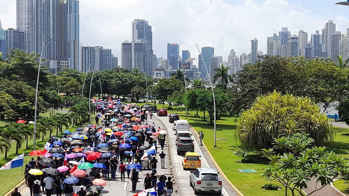 Protestas en Panamá contra alzas en los precios de la canasta básica y el combustible paralizaron la economía en 2022.