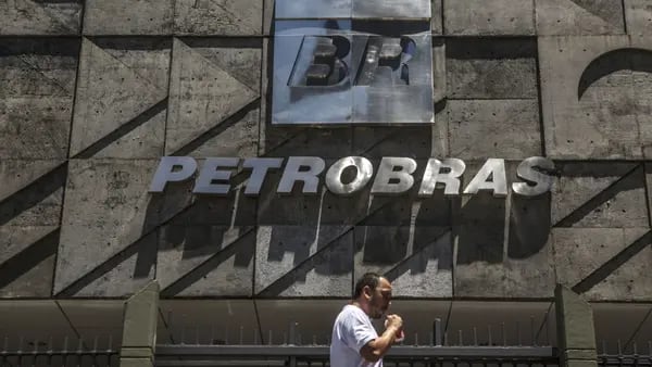 Petrobras prevé más ventas de campos petroleros pese a agitación electoraldfd