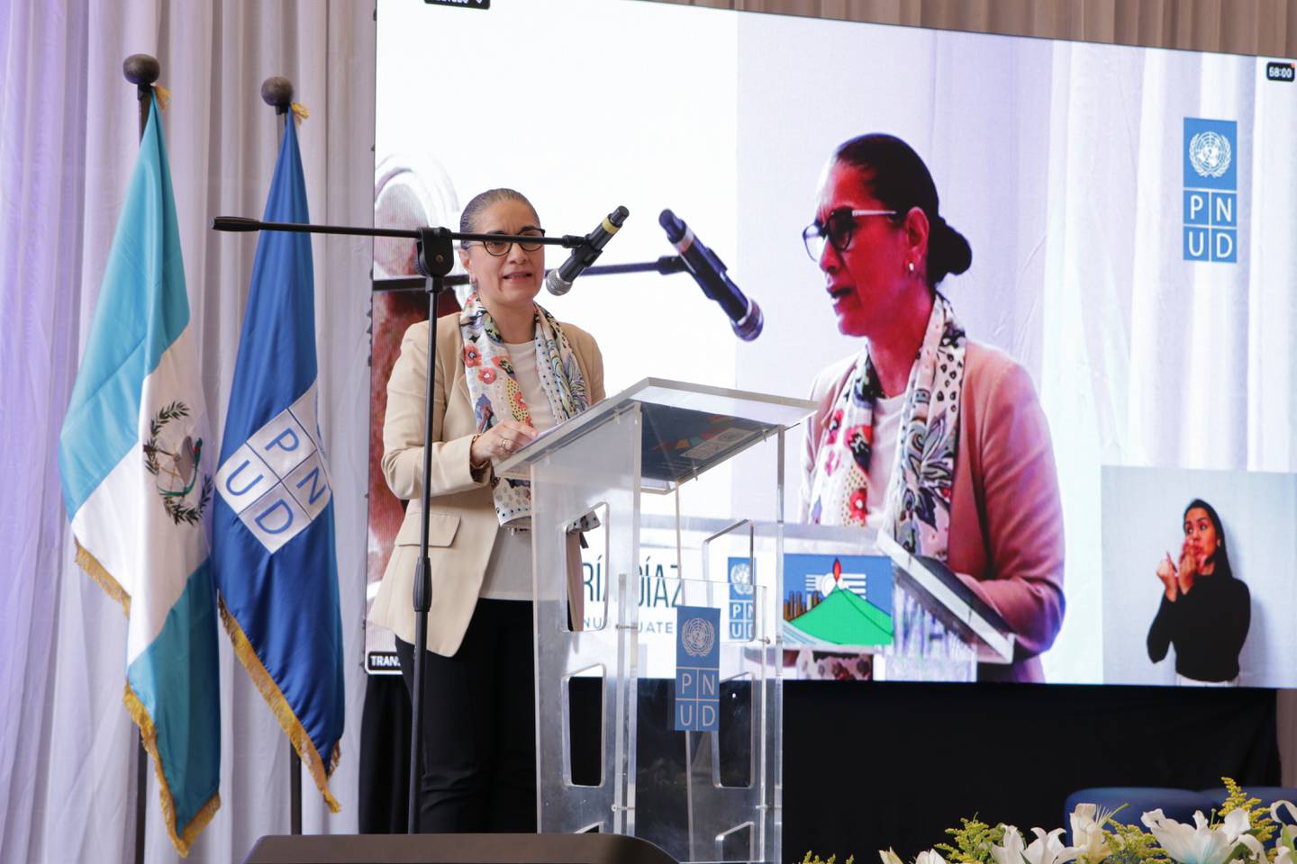 Ana María Díaz, representante residente del PNUD en Guatemala, durante la presentación del documento en Alta Verapaz.dfd