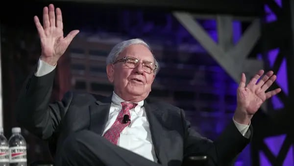 Warren Buffett dice que es probable que haya más colapsos bancarios en EE.UU.dfd