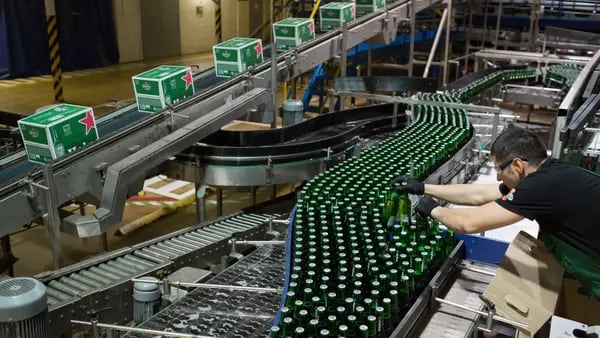 Carlsberg, Heineken to Exit Russia as Brewers Pull Backdfd