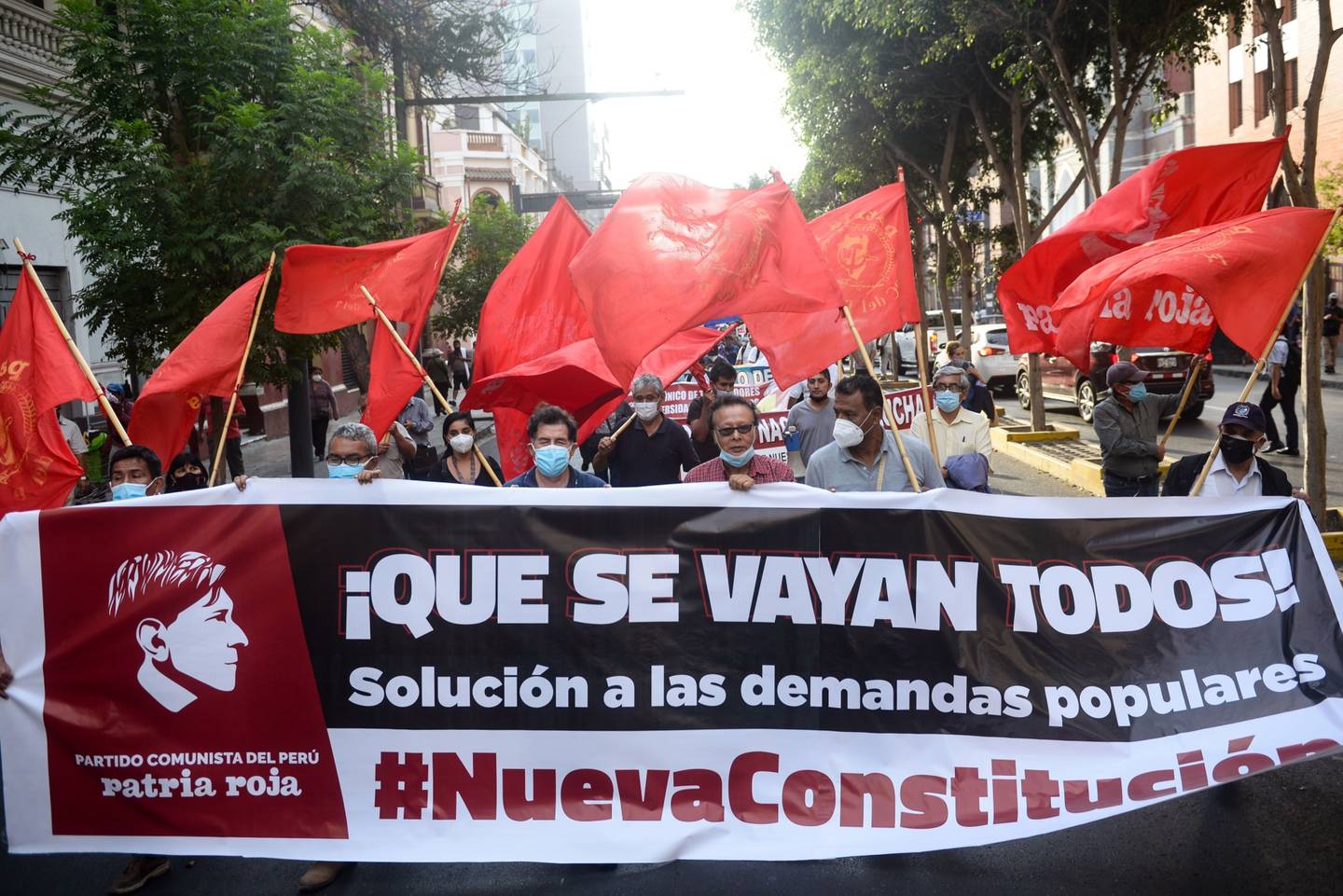 Manifestantes durante una protesta en Lima, Perú, el jueves 7 de abril de 2022. La creciente inflación provocó protestas masivas, disturbios y un estado de emergencia.dfd
