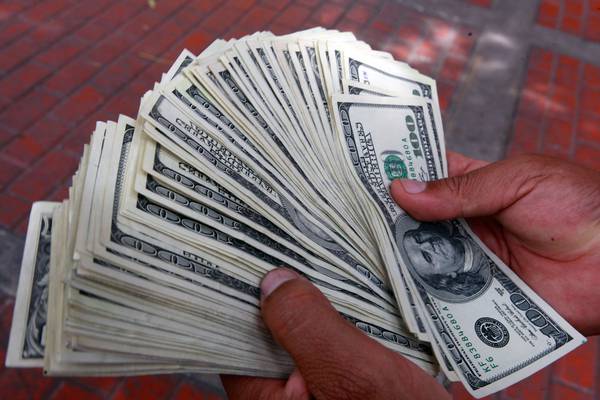Fortaleza del dólar amenaza con recortar US$60.000 millones en ingresos corporativosdfd