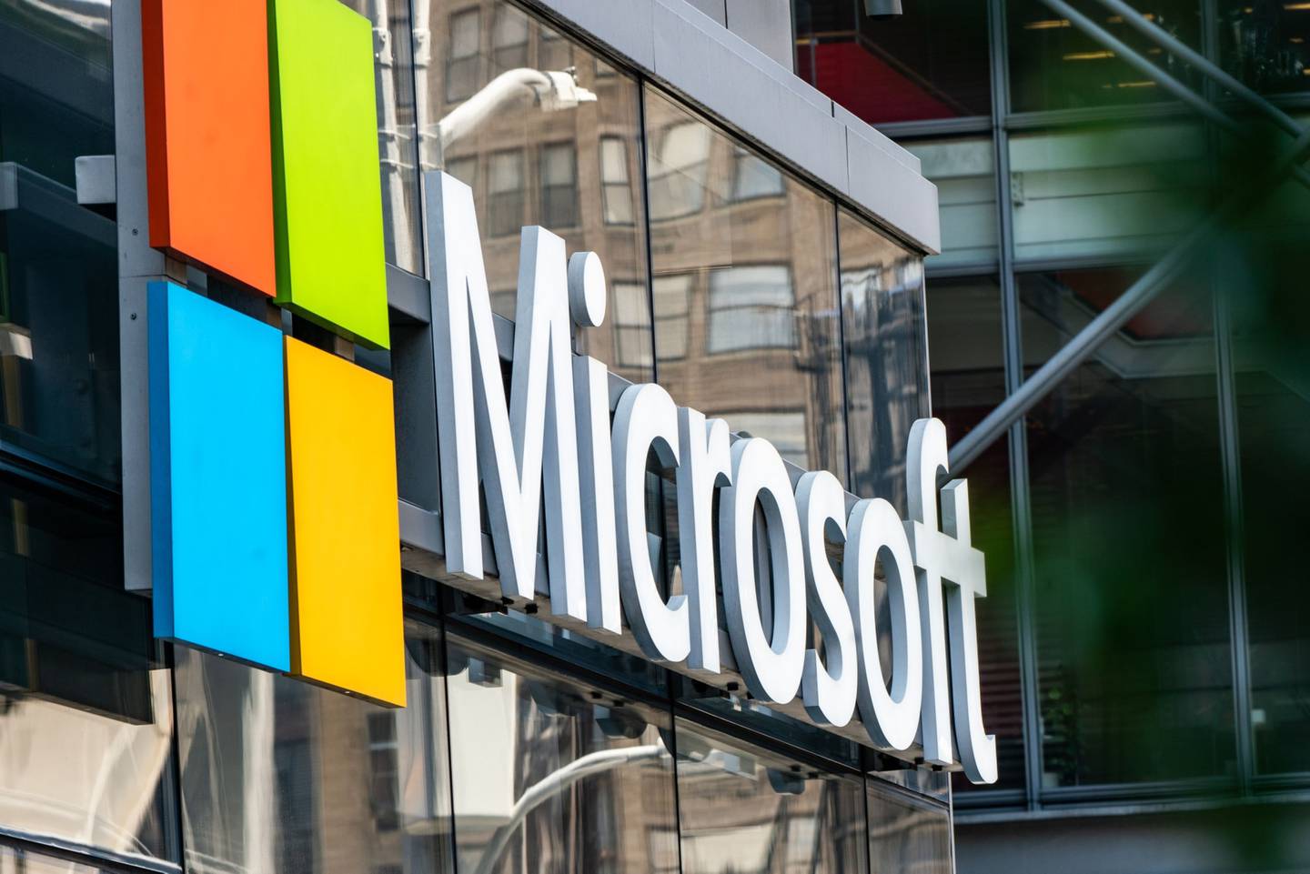 Anuncio de Microsoft en el exterior de un Centro Tecnológico de Microsoft en Nueva York, Estados Unidos, el miércoles 22 de julio de 2020.