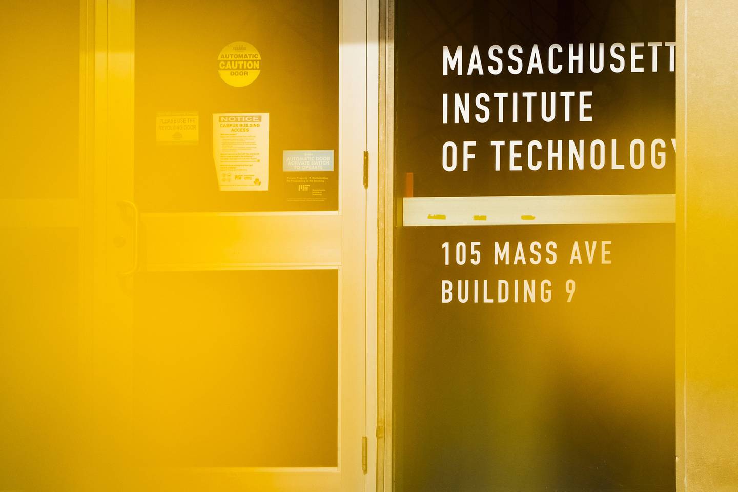 El Instituto Tecnológico de Massachusetts (MIT, por sus siglas en inglés) se resaltó como la mejor universidad del mundo por décimo año consecutivo entre 1.029 instituciones medidas.dfd