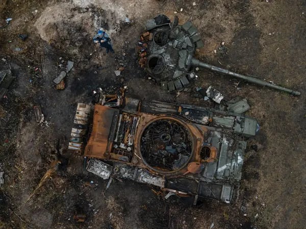 Un tanque ruso destruido en Ucrania