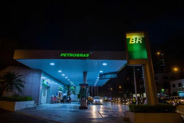 No fim de junho, a Petrobras vendeu suas ações na BR Distribuidora por R$ 11,358 bilhões, a R$ 26 cada papel