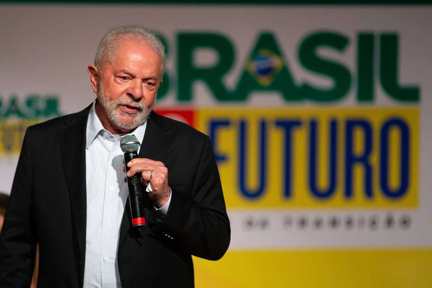 Lula appointed a mix of liberals and leftist economists to his government transition team, reflecting the broad coalition that helped him defeat Jair Bolsonaro in October.

dfd