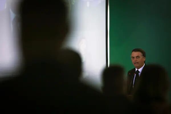 Bolsonaro tem ouvido de aliados que o melhor caminho é abrir mão da emenda constitucional