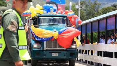Paso de camiones marca reapertura de frontera entre Colombia y Venezuela tras 7 añosdfd