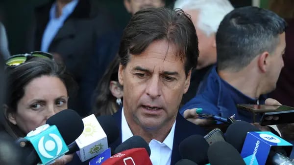 La dura crítica de Lacalle Pou a Massa y Alberto Fernández por el cepo cambiariodfd