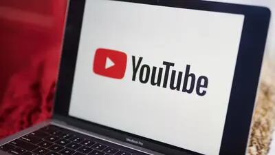 El logotipo de YouTube Inc. aparece en una computadora portátil