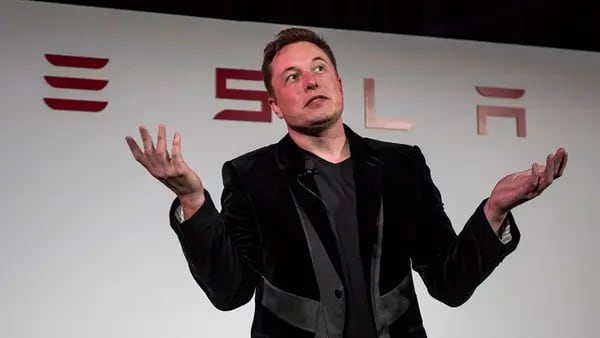 Musk dice que Tesla probará la publicidad para expandir base de usuariosdfd