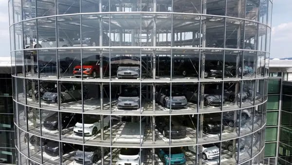 Torre de autos eléctricos de VW.