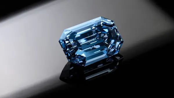 De Beers 15-Carat Blue Diamond Sold for $58 Million at Sotheby’sdfd