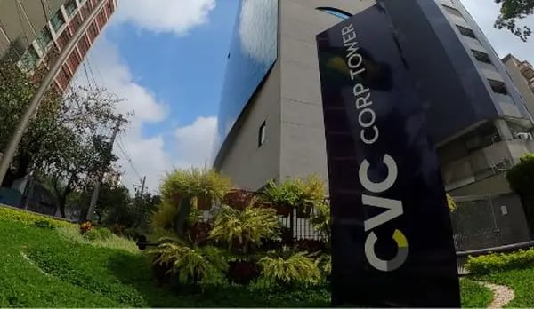 CVC enfrenta a desconfiança de investidores, refletida em queda de 40% das ações no acumulado de 2023 (Foto: Divulgação)
