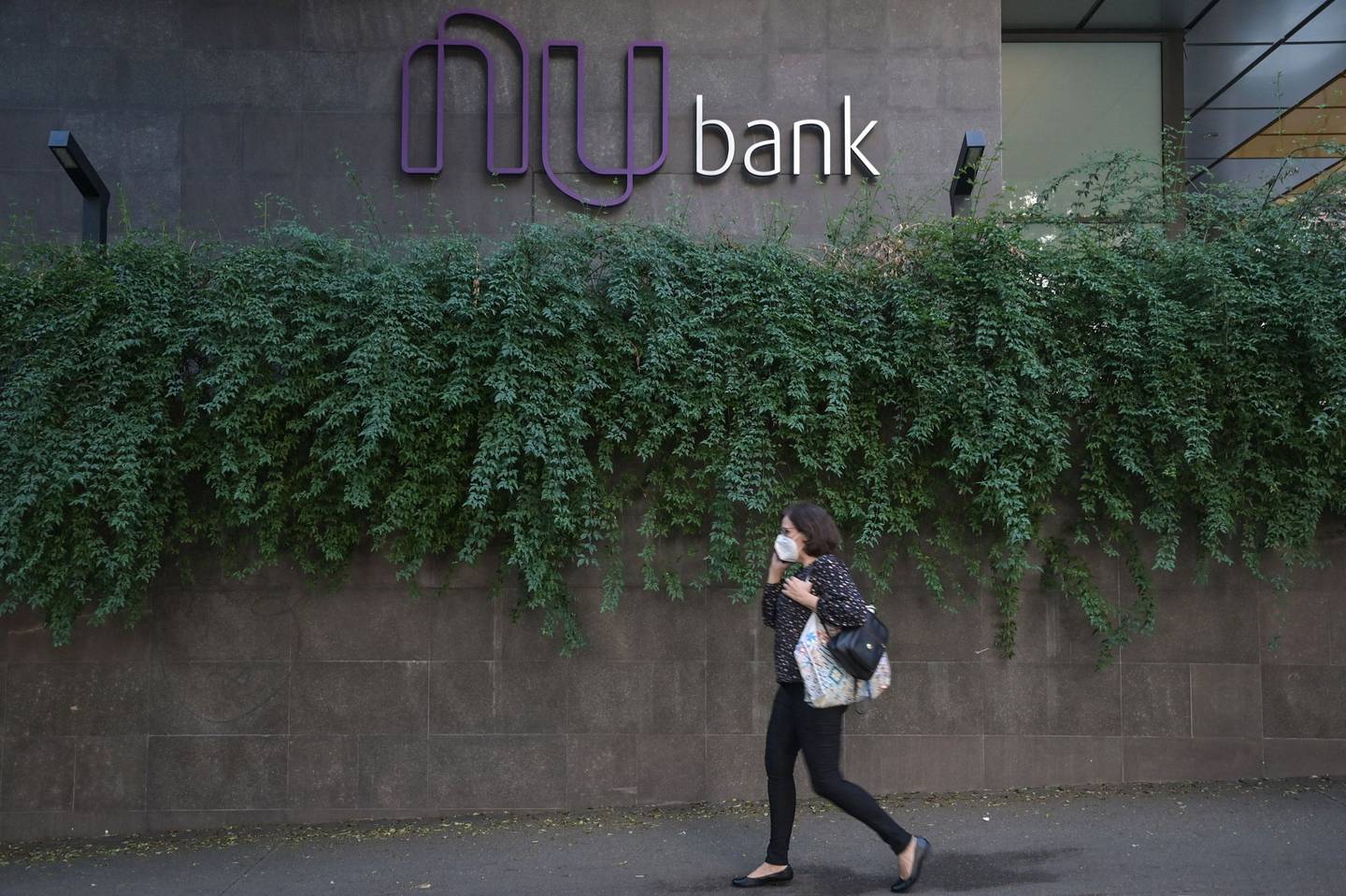 Nubank: resultado do segundo trimestre vai mostrar efeitos dos juros altos sobre a carteira de créditodfd