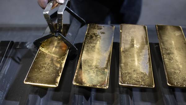 EUA e outras nações do G-7 prometem proibir novas importações de ouro russodfd