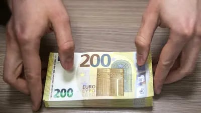 Una pila de billetes de 200 euros en Polonia.