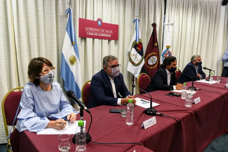 Los gobernadores de Catamarca (Raúl Jalil), Salta (Gustavo Sáenz) y Jujuy (Gerardo Morales) junto a Silvina Batakisdfd