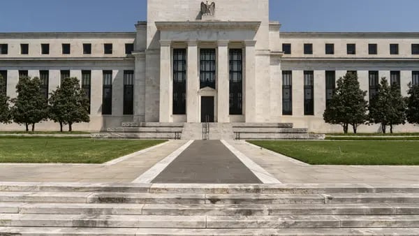 Miembros de la Fed discrepan sobre el ritmo de las próximas subidas de tasasdfd