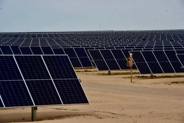 La planta solar fotovoltaica Puerto Peñasco de la empresa estatal Comisión Federal de Electricidad (CFE) obtendrá 45% de almacenamiento.