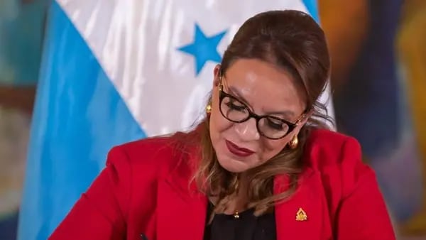Presidenta de Honduras sanciona proyectos que derogan las Zonas de Empleo y Desarrollodfd
